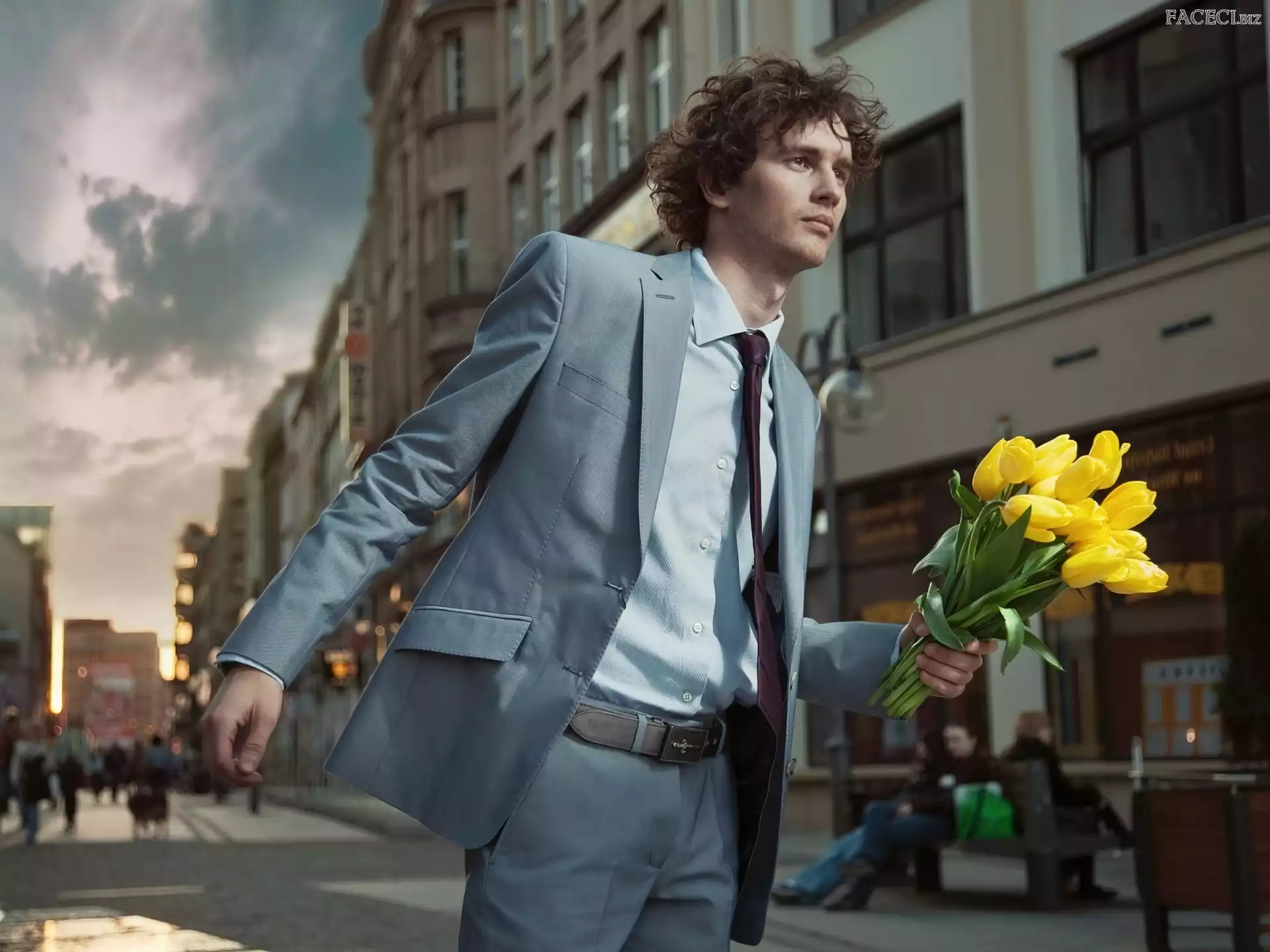 Mężczyzna, Tulipanów, Miasto, Bukiet